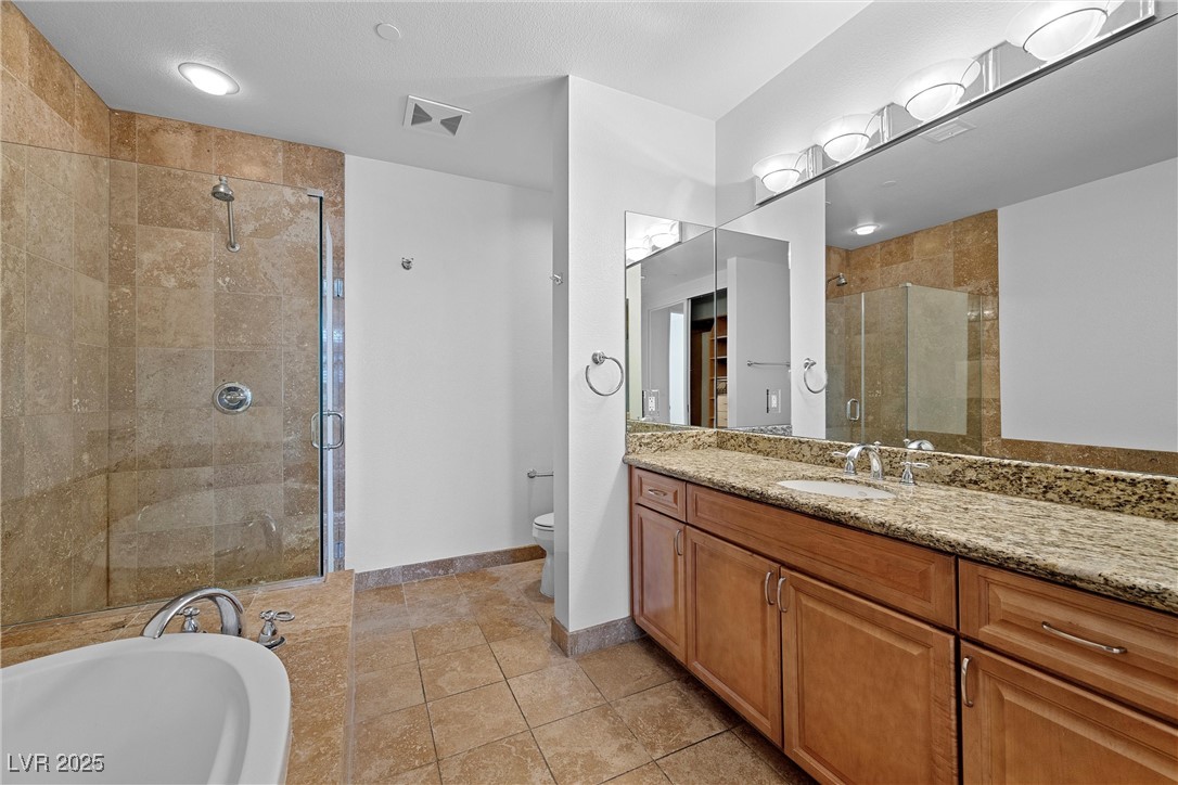 2260 Village Walk Drive 1305 Property Photo 14