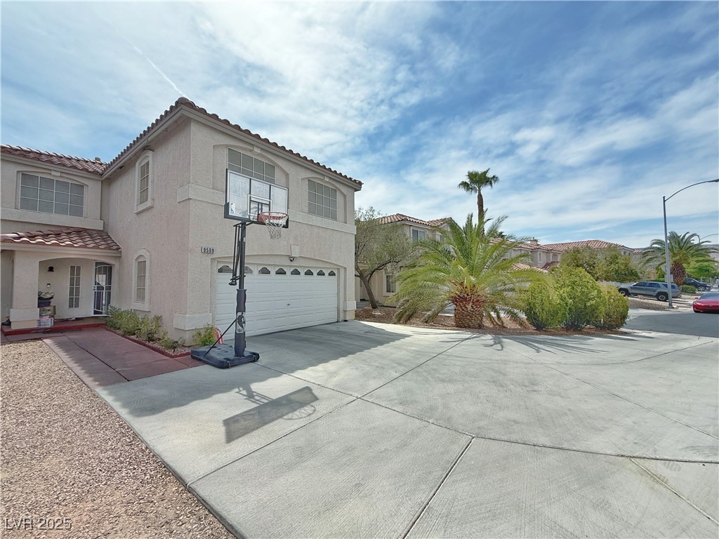 9509 Arrowhead Falls Court Property Photo 3