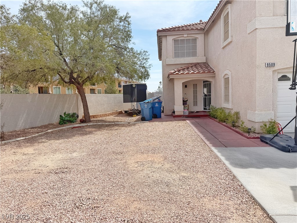 9509 Arrowhead Falls Court Property Photo 6