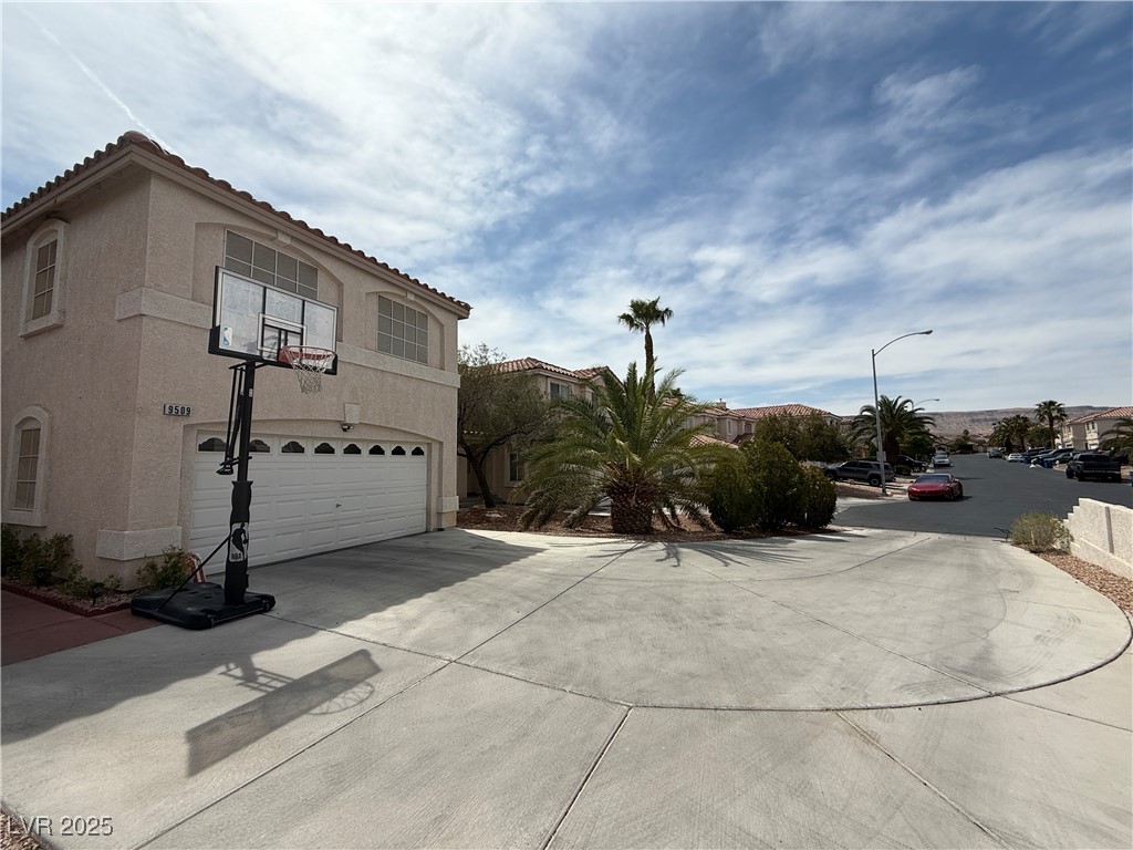 9509 Arrowhead Falls Court Property Photo 8