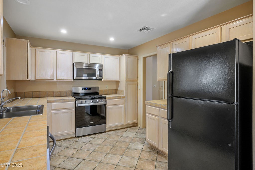 8813 Sundial Drive Property Photo 12