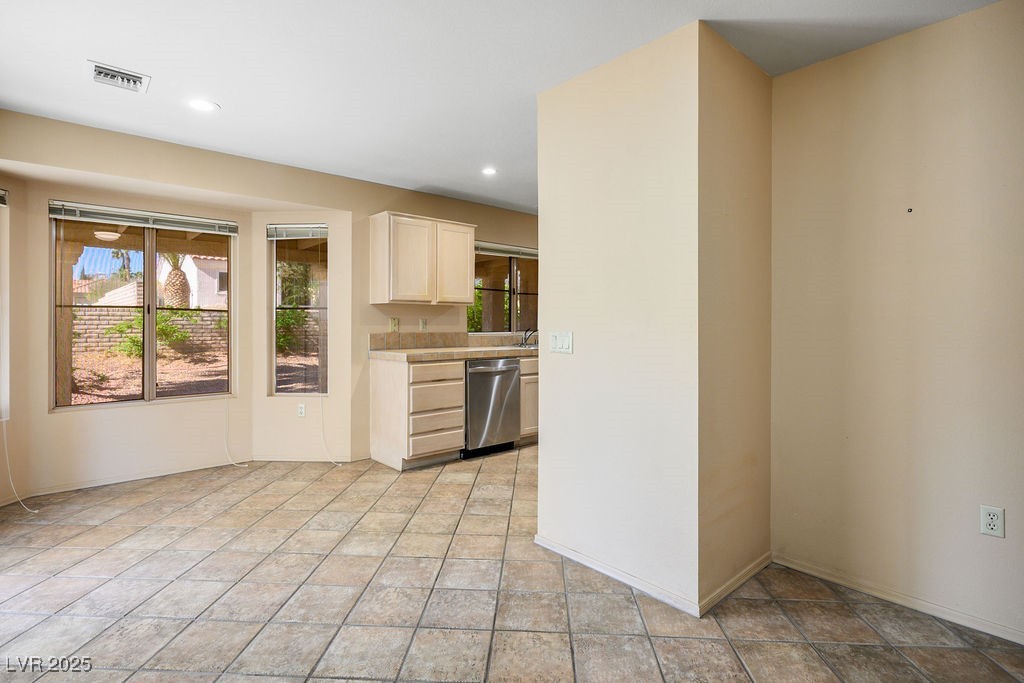 8813 Sundial Drive Property Photo 14
