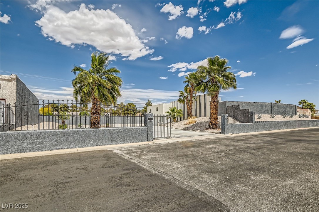 2520 Castlesands Way Property Photo 4