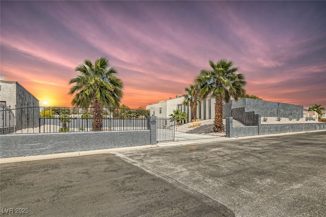 2520 Castlesands Way Property Photo 5
