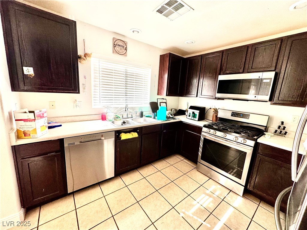 6819 Mahogany Meadows Avenue Property Photo 6