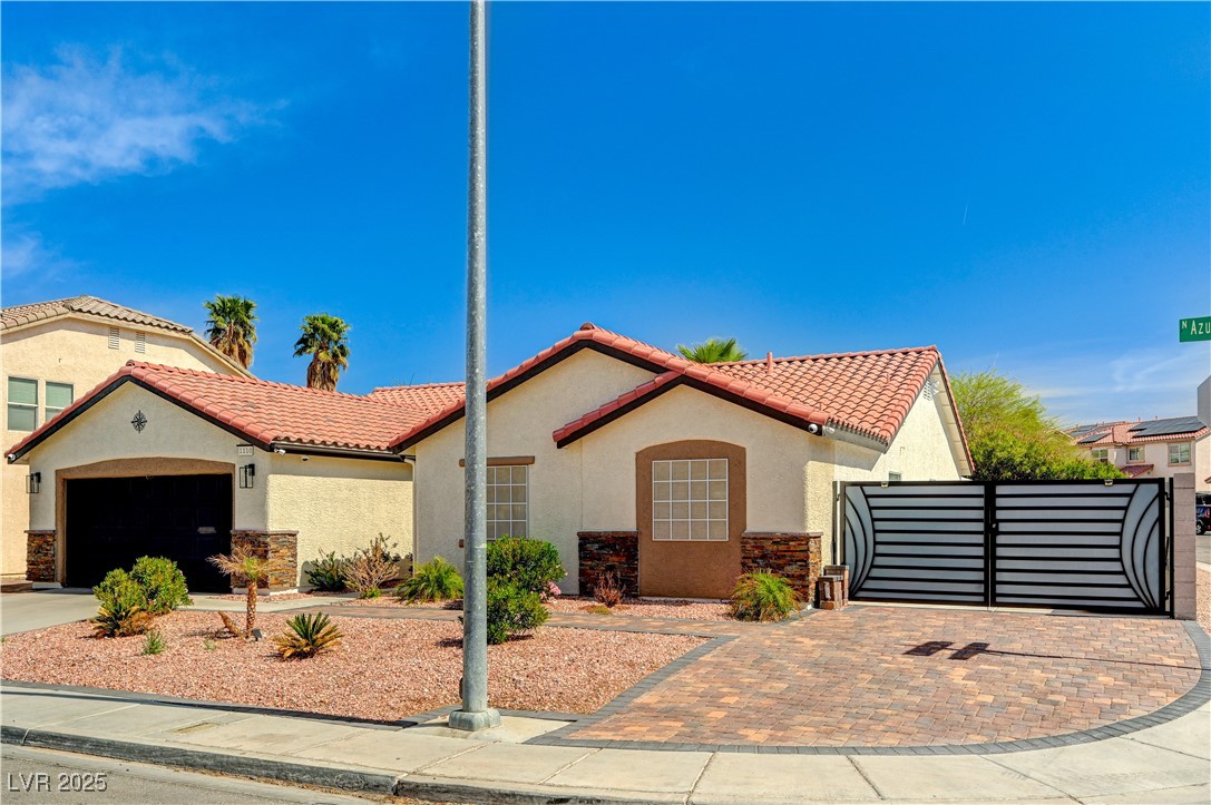 1110 Azure Heights Place Property Photo 2