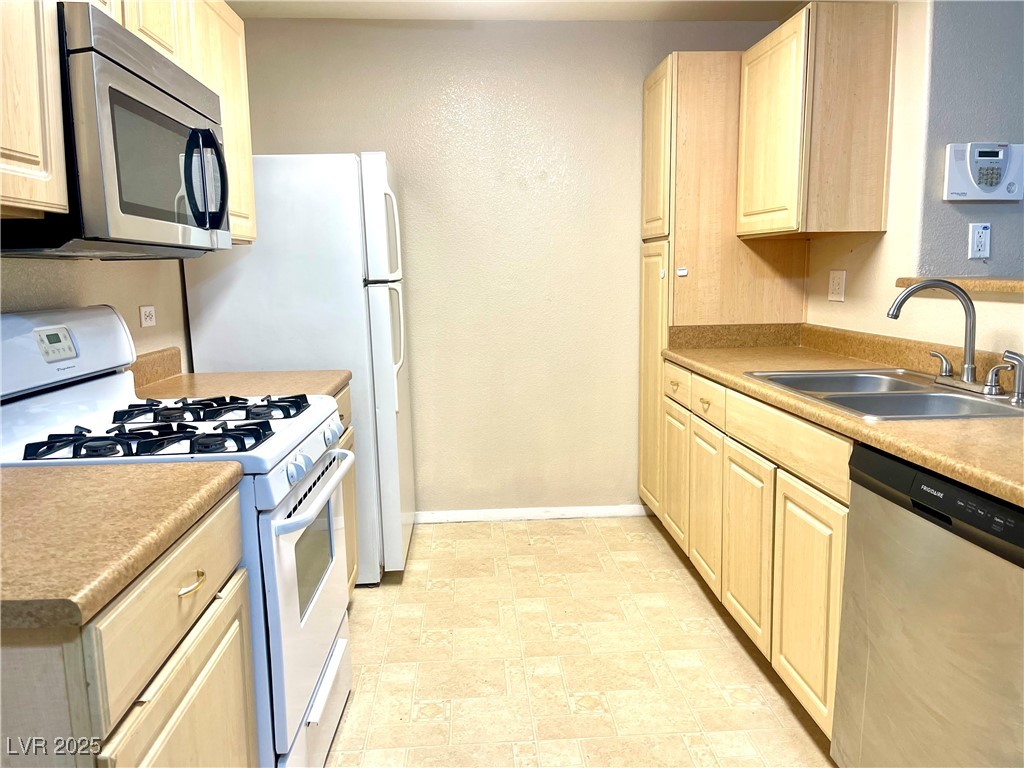 8250 North Grand Canyon Drive 1139 Property Photo 6