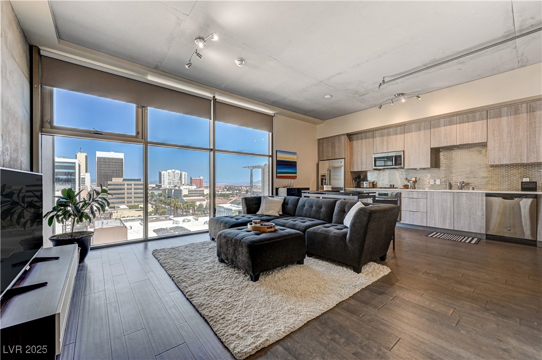 2672761 Property Photo