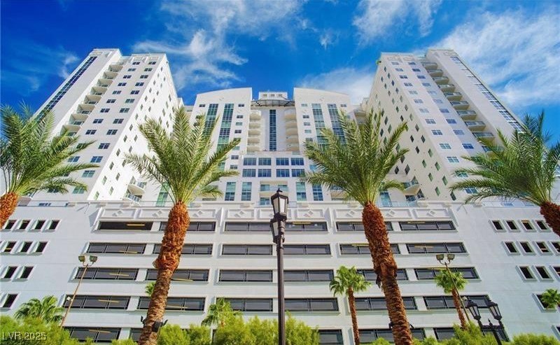150 North Las Vegas Boulevard 818 Property Photo