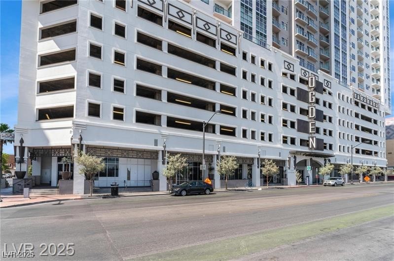 150 North Las Vegas Boulevard 818 Property Photo 2