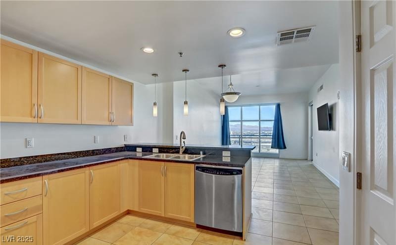 150 North Las Vegas Boulevard 818 Property Photo 16