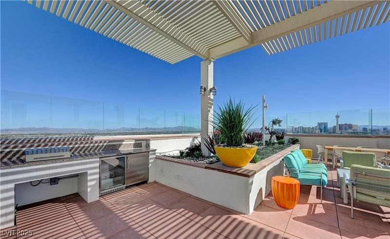 150 North Las Vegas Boulevard 818 Property Photo 28