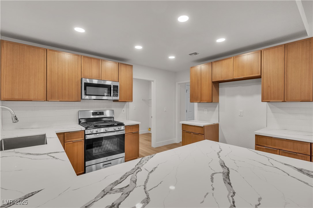 8537 Glenmount Drive Property Photo 10