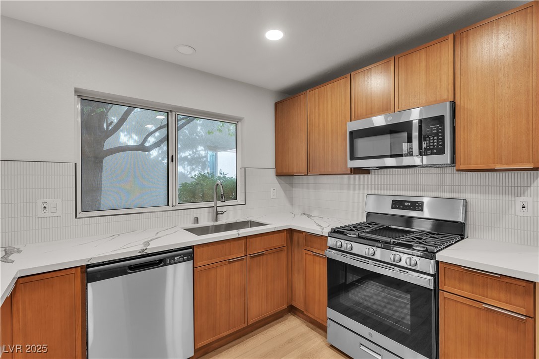 8537 Glenmount Drive Property Photo 11