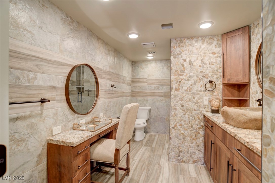 555 East Silverado Ranch Boulevard 2110 Property Photo 18