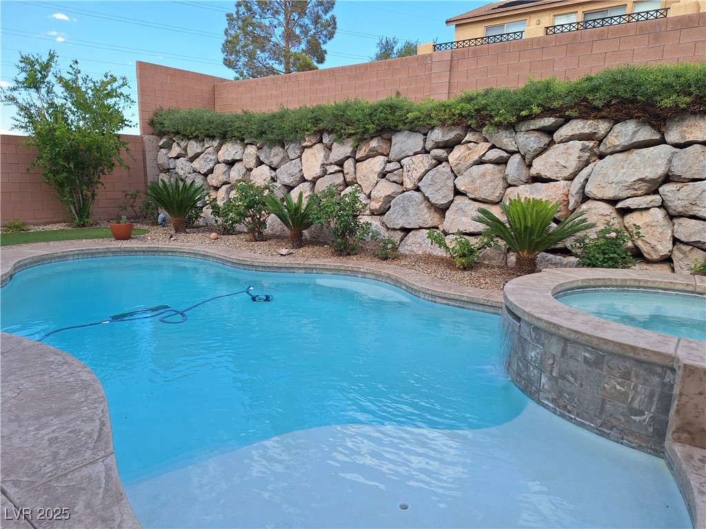 320 Summit Shadow Street Property Photo 3