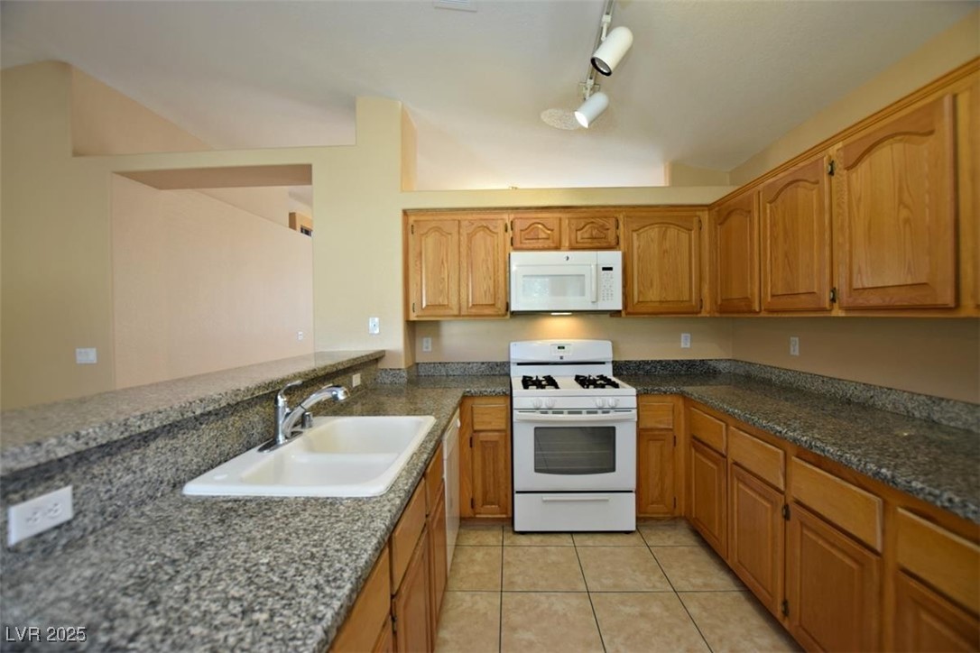 2260 Ramsgate Drive - Property Photo 10