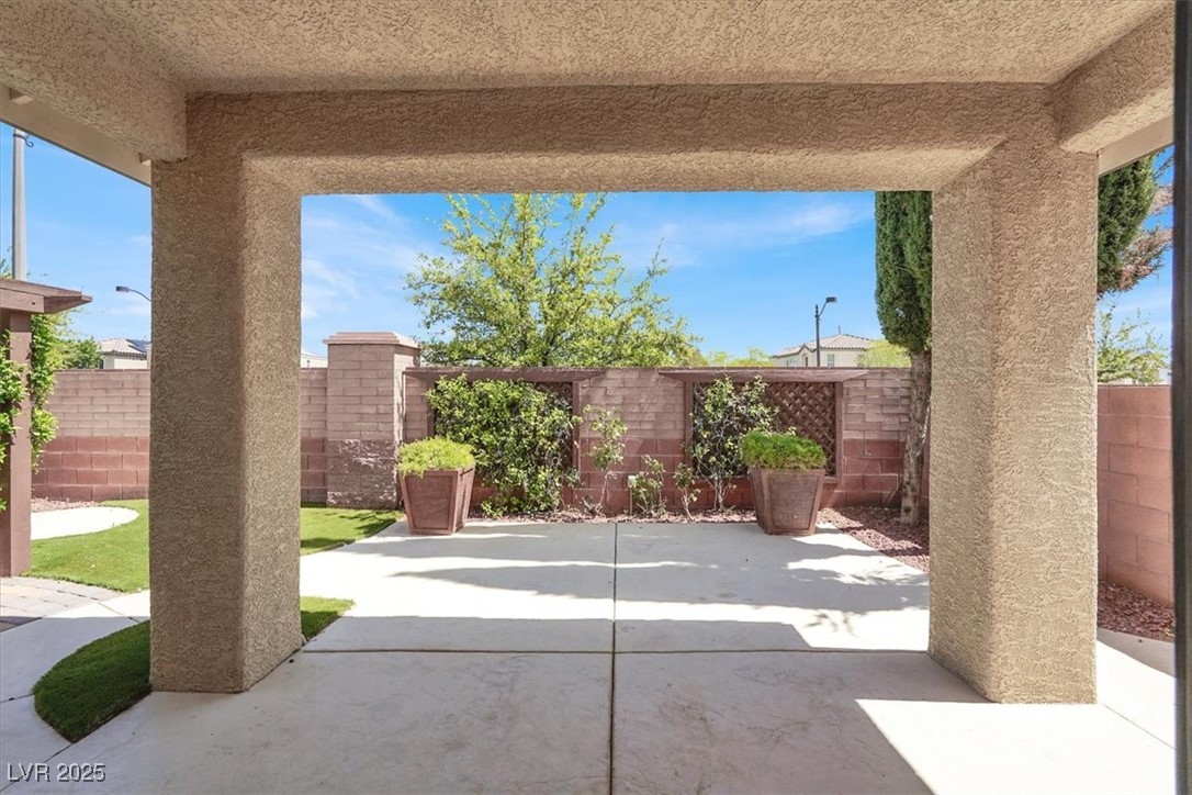 7806 Sundial Peak Street Property Photo 35