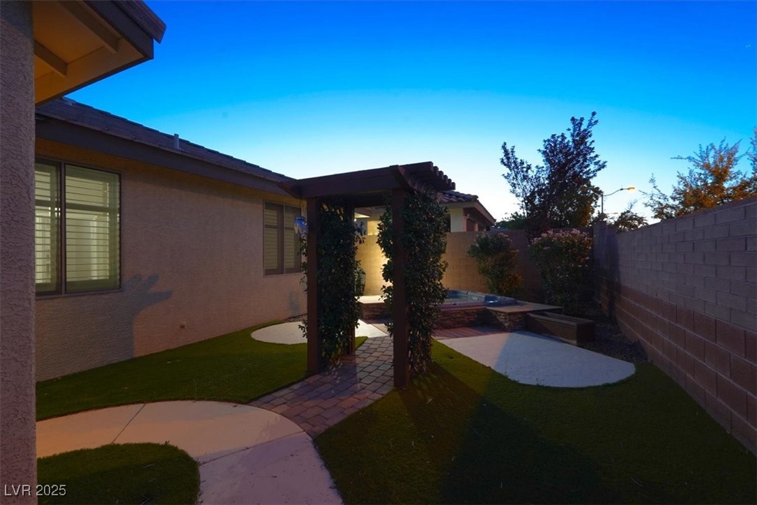 7806 Sundial Peak Street Property Photo 35