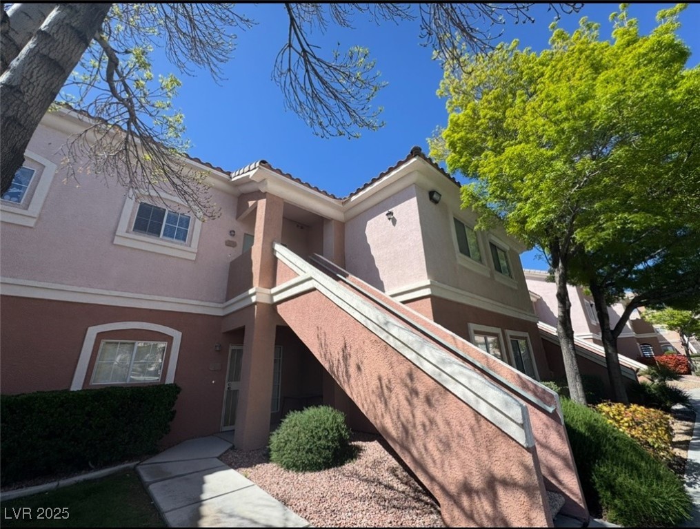10525 Autumn Pine Avenue 204 Property Photo 1