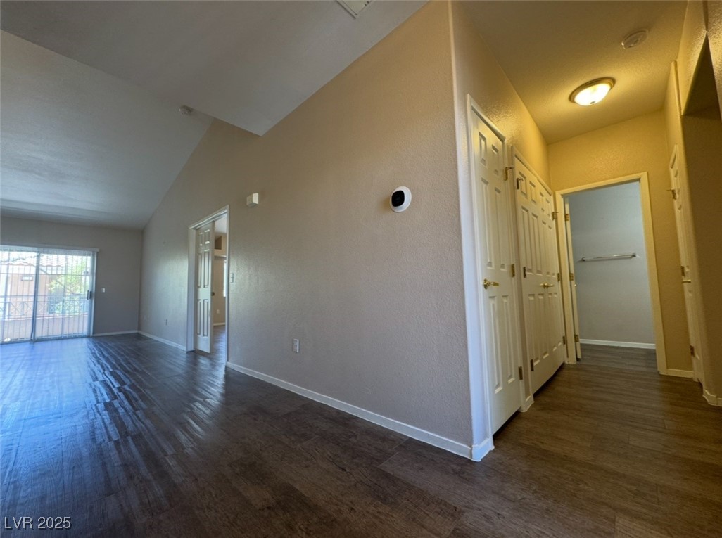 10525 Autumn Pine Avenue 204 Property Photo 6