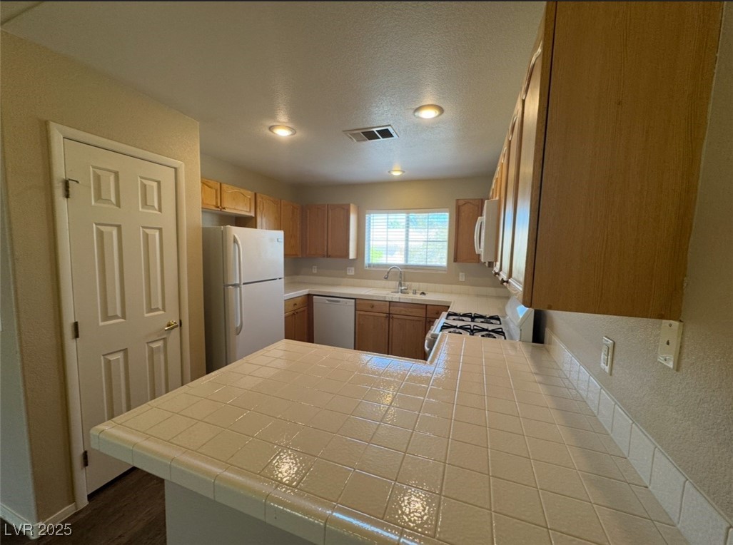 10525 Autumn Pine Avenue 204 Property Photo 14