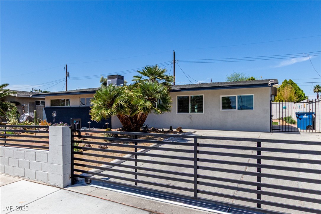 3308 Navajo Way Property Photo 4