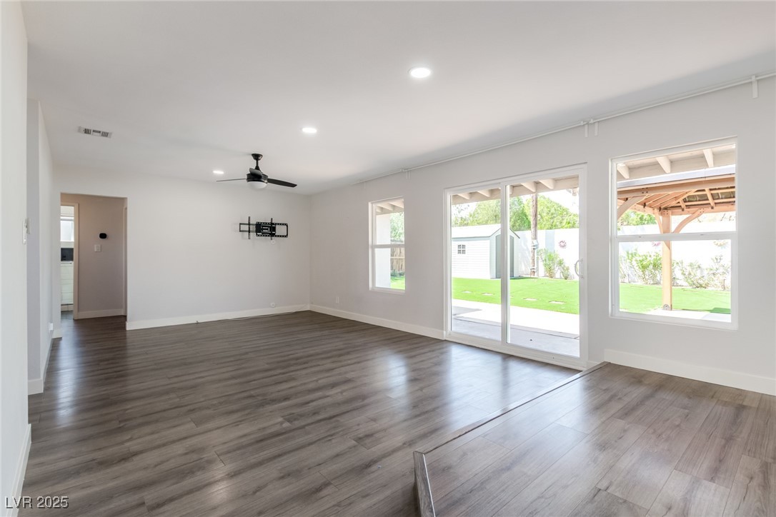 3308 Navajo Way Property Photo 6
