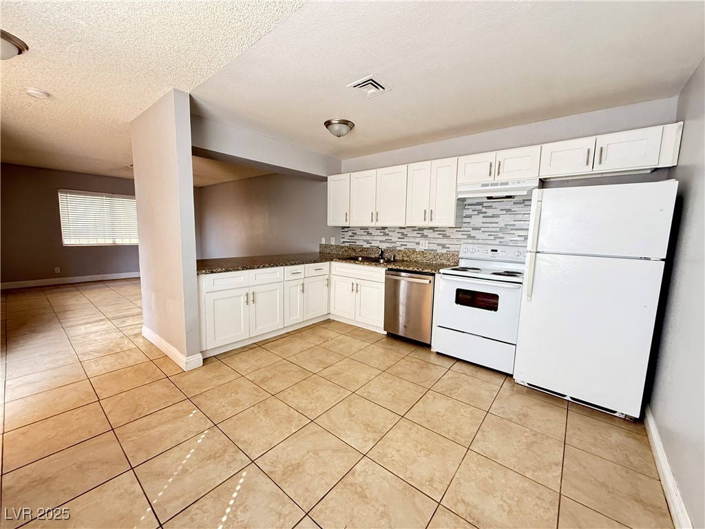5195 Gray Lane B Property Photo