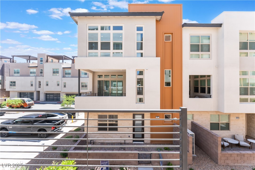 647 Spotted Falcon Street Property Photo 1