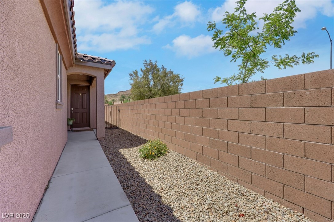 703 Shiva Street Property Photo 4