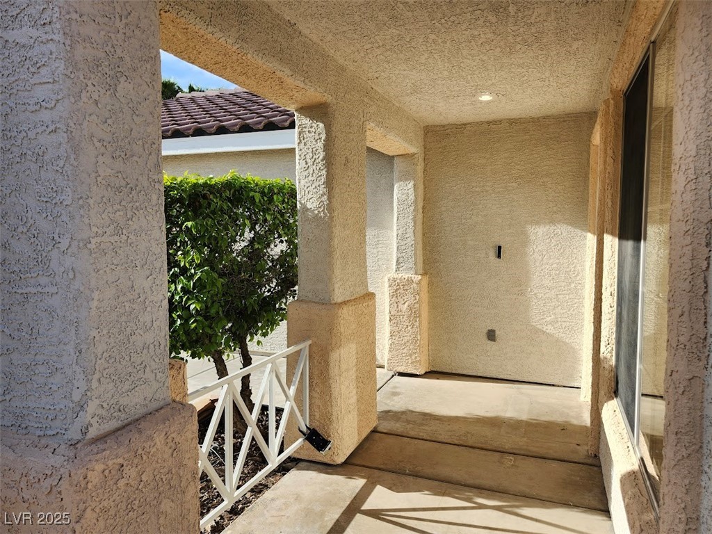 5512 Morningcross Street Property Photo 3