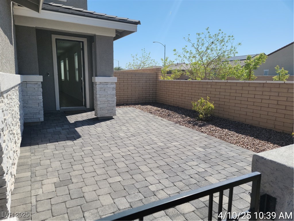 800 Cadence View Way Property Photo 3