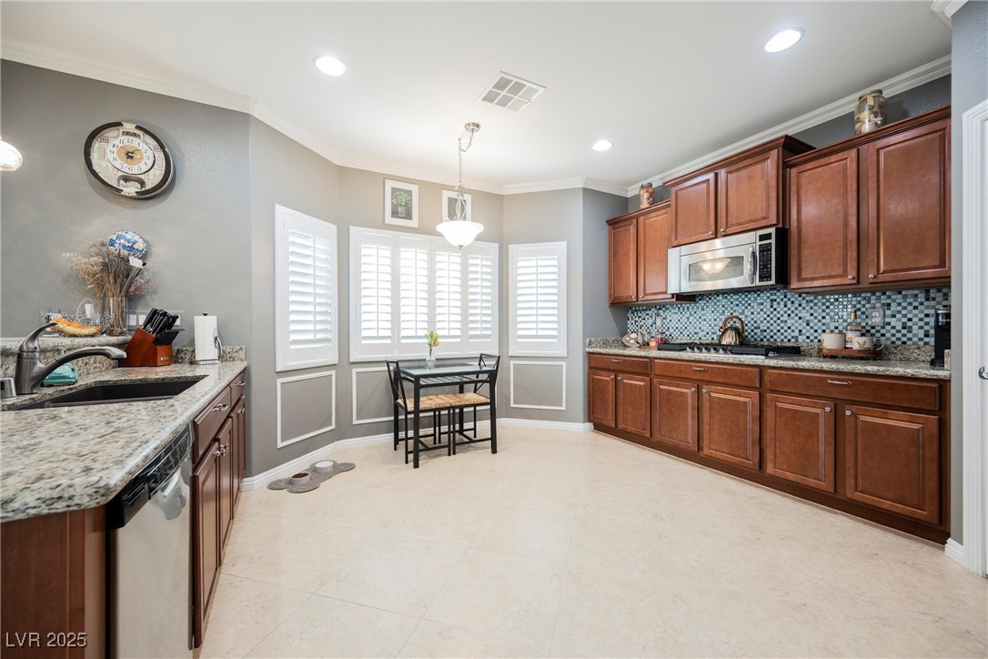 9373 Oxbow Lake Avenue Property Photo 12