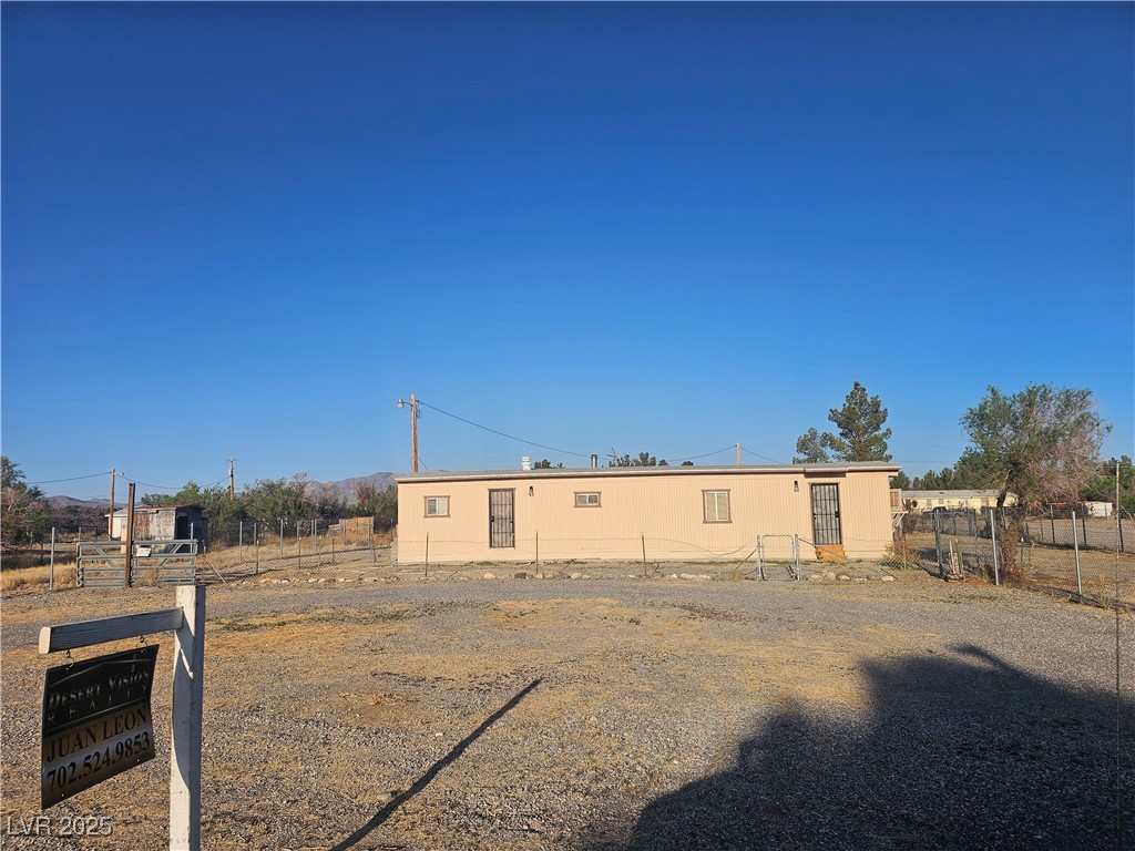 200 South Woodchips Road Property Photo 2