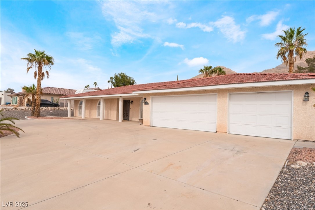 1108 Sidehill Way Property Photo 2