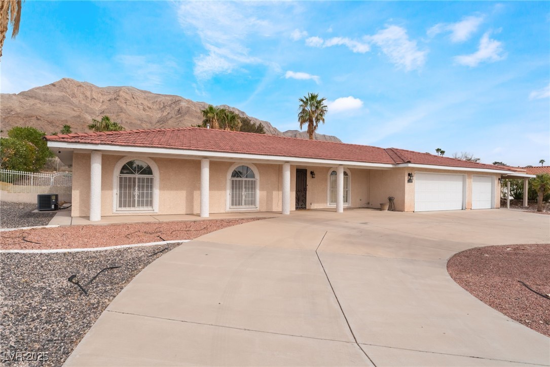 1108 Sidehill Way Property Photo 3