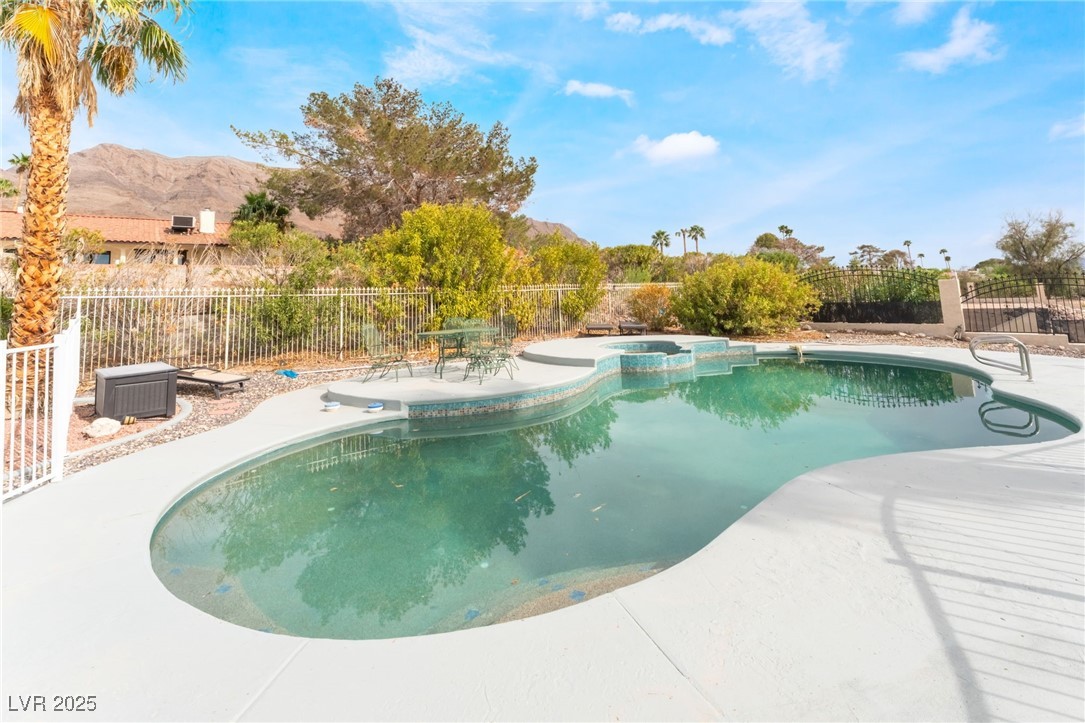 1108 Sidehill Way Property Photo 37