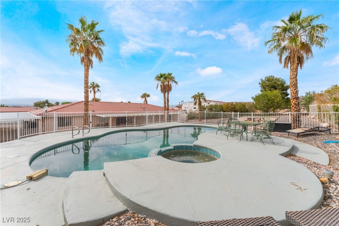 1108 Sidehill Way Property Photo 38