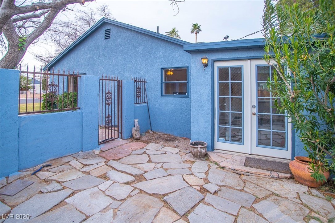 1307 Douglas Drive Property Photo 2