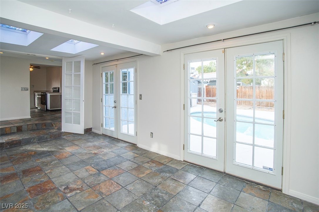 1307 Douglas Drive Property Photo 5