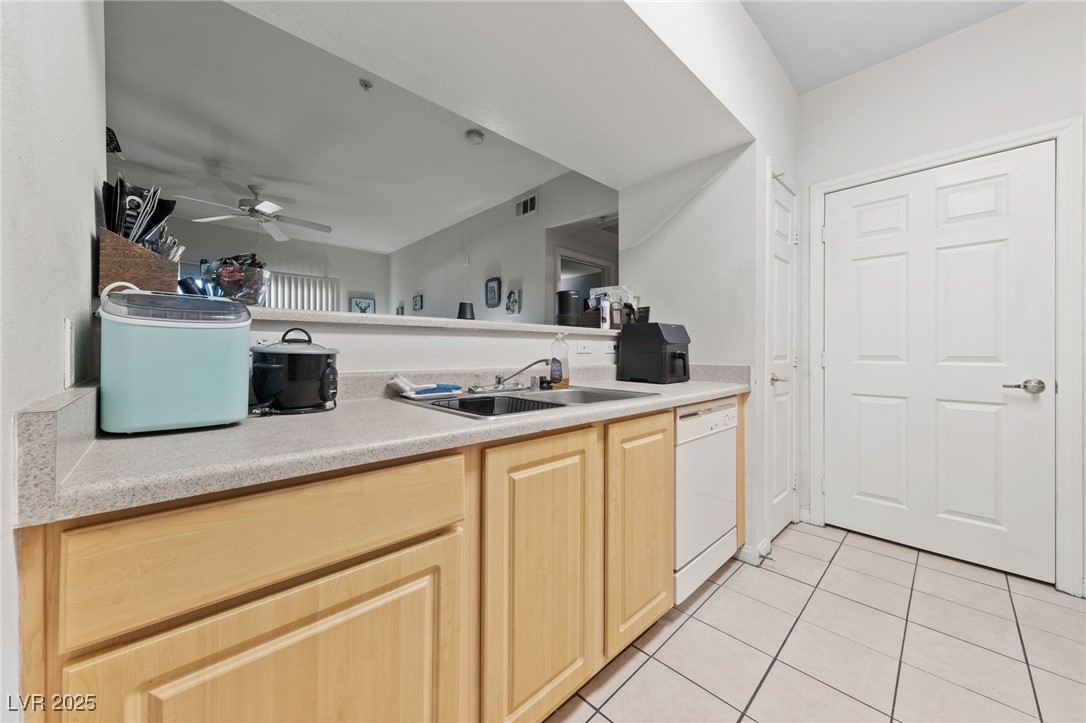 6955 North Durango Drive 2031 Property Photo 8