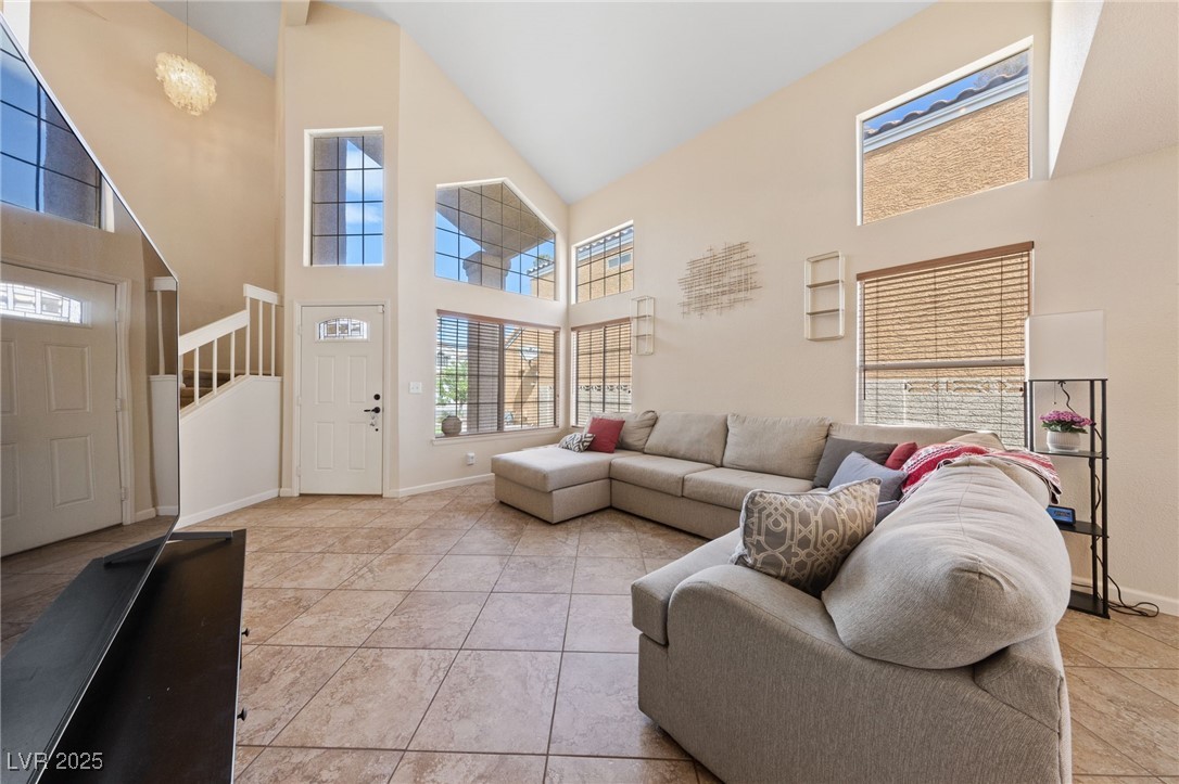 2416 Sun Shores Drive Property Photo 3
