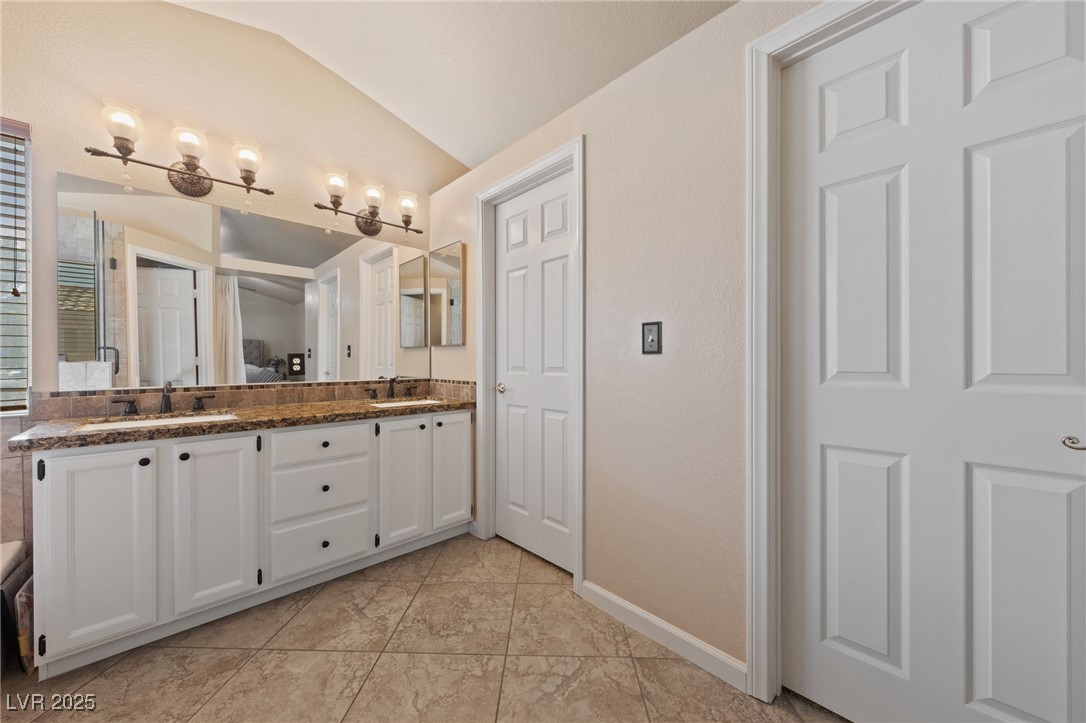 2416 Sun Shores Drive Property Photo 12