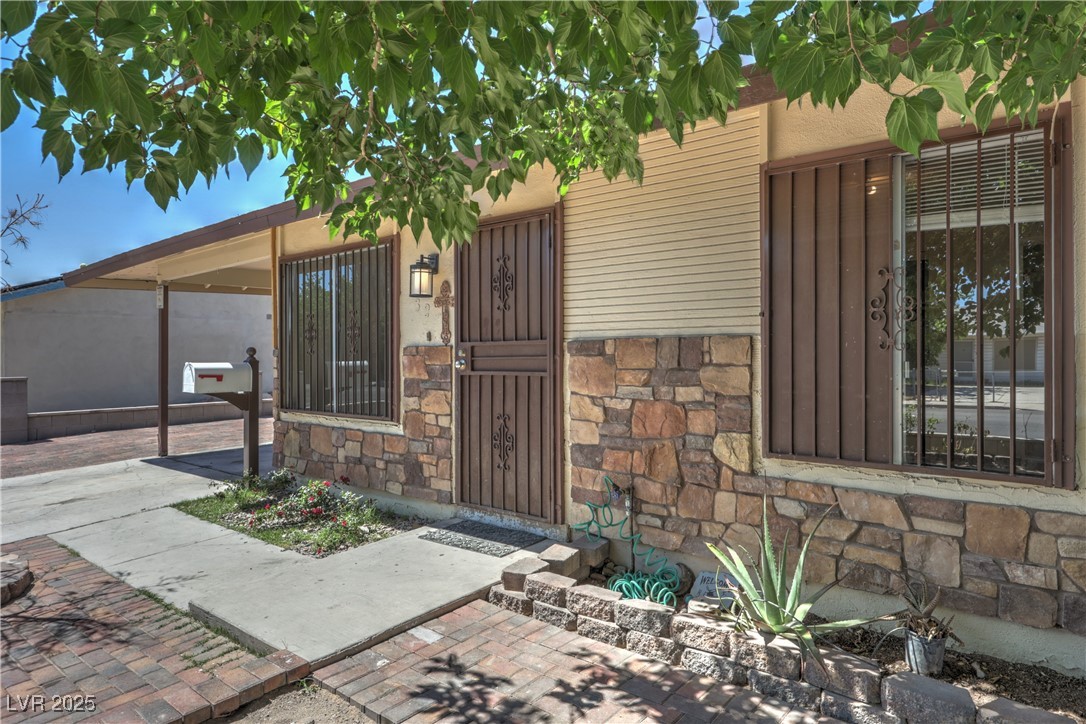 325 Ronald Lane Property Photo 3