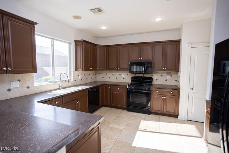 4909 Madre Maria Court N Property Photo 10