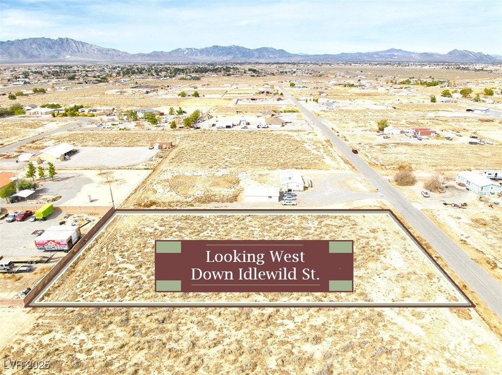 2761 Idlewild Street Property Photo 9
