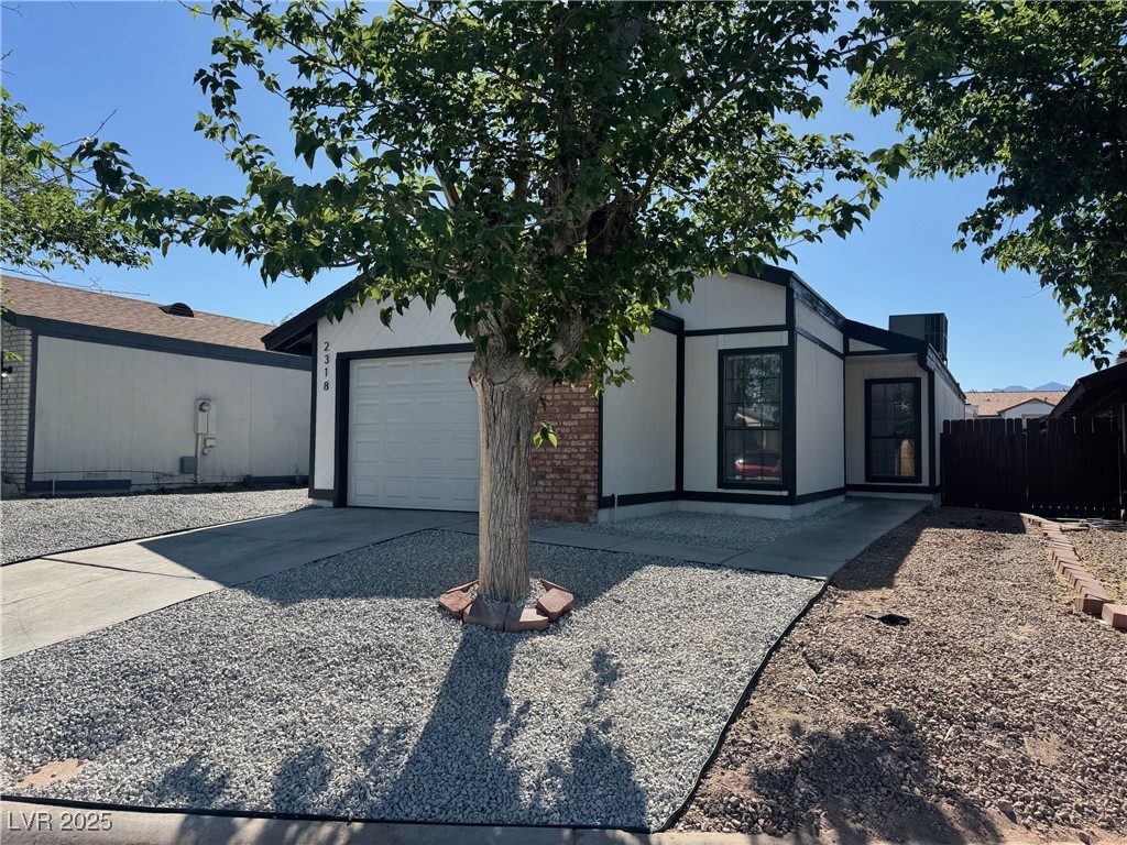 2318 El Molino Circle Property Photo 1