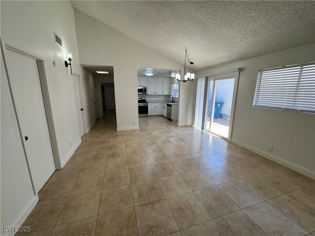 2318 El Molino Circle Property Photo 12