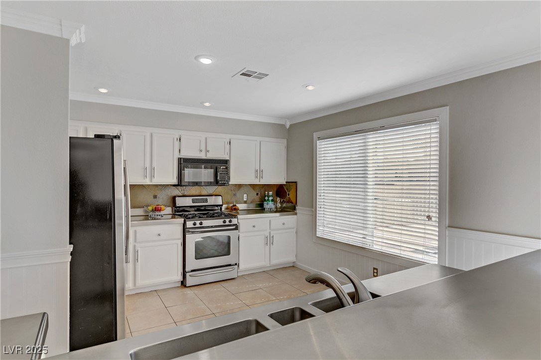 8313 Sky Canyon Court Property Photo 4
